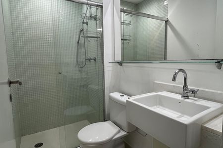 Banheiro da Suíte de apartamento para alugar com 2 quartos, 64m² em Marapé, Santos
