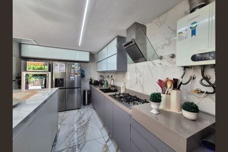 Apartamento à venda com 198m², 3 quartos e 2 vagas Apartamento à venda com 198m², 3 quartos e 2 vagasCozinha