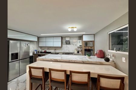 Apartamento à venda com 198m², 3 quartos e 2 vagas Apartamento à venda com 198m², 3 quartos e 2 vagasCozinha e Área de Serviço