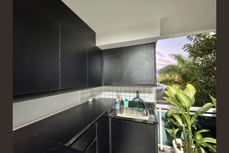 Apartamento à venda com 198m², 3 quartos e 2 vagas Apartamento à venda com 198m², 3 quartos e 2 vagasCozinha e Área de Serviço