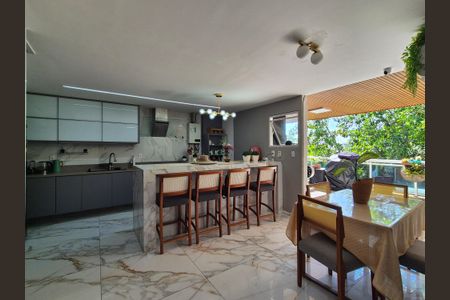 Apartamento à venda com 198m², 3 quartos e 2 vagas Apartamento à venda com 198m², 3 quartos e 2 vagasCozinha