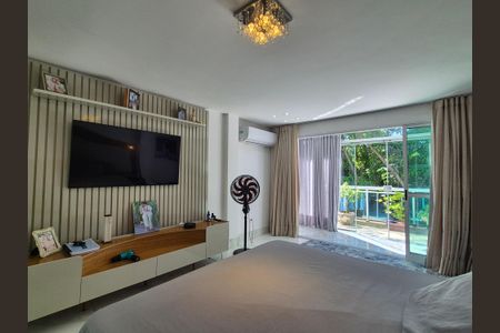 Apartamento à venda com 198m², 3 quartos e 2 vagas Apartamento à venda com 198m², 3 quartos e 2 vagasSuíte