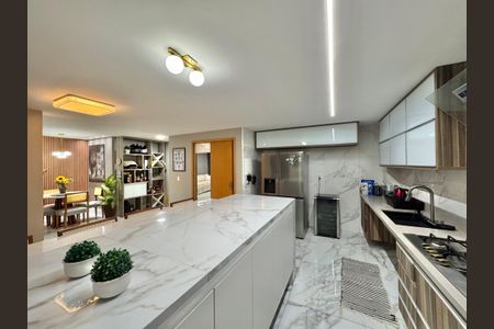 Apartamento à venda com 198m², 3 quartos e 2 vagas Apartamento à venda com 198m², 3 quartos e 2 vagasCozinha e Área de Serviço