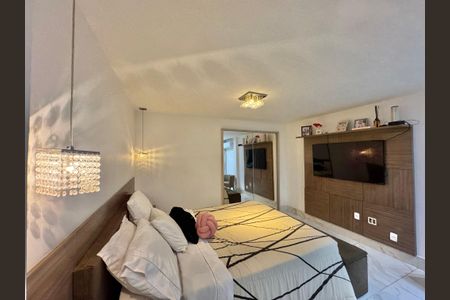 Apartamento à venda com 198m², 3 quartos e 2 vagas Apartamento à venda com 198m², 3 quartos e 2 vagasSuíte 1