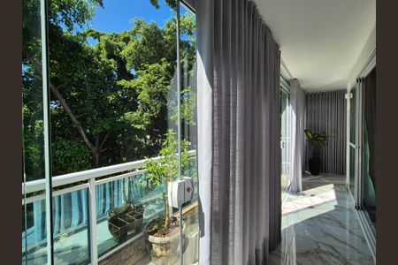 Apartamento à venda com 198m², 3 quartos e 2 vagas Apartamento à venda com 198m², 3 quartos e 2 vagasQuarto 1