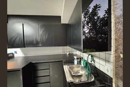 Apartamento à venda com 198m², 3 quartos e 2 vagas Apartamento à venda com 198m², 3 quartos e 2 vagasCozinha e Área de Serviço