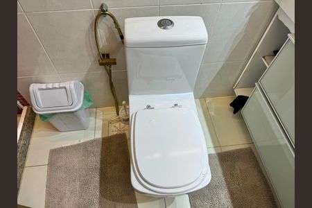 Apartamento à venda com 198m², 3 quartos e 2 vagas Apartamento à venda com 198m², 3 quartos e 2 vagasSuíte 2 - Banheiro