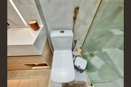 Apartamento à venda com 198m², 3 quartos e 2 vagas Apartamento à venda com 198m², 3 quartos e 2 vagasSuíte 1 - Banheiro