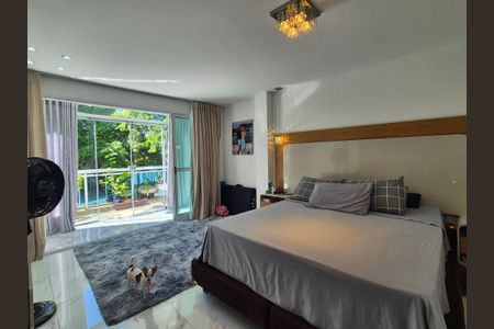 Apartamento à venda com 198m², 3 quartos e 2 vagas Apartamento à venda com 198m², 3 quartos e 2 vagasSuíte