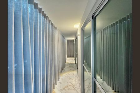 Apartamento à venda com 198m², 3 quartos e 2 vagas Apartamento à venda com 198m², 3 quartos e 2 vagasCorredor