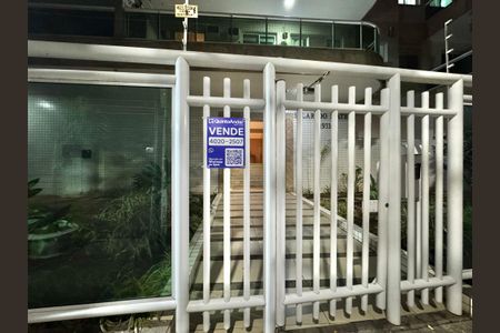 Apartamento à venda com 198m², 3 quartos e 2 vagas Apartamento à venda com 198m², 3 quartos e 2 vagasPlaquinha Quinto Andar