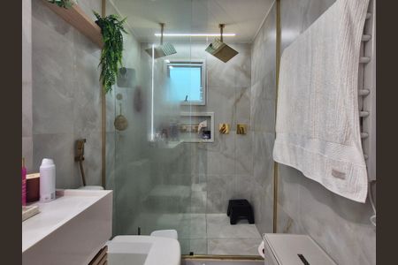 Apartamento à venda com 198m², 3 quartos e 2 vagas Apartamento à venda com 198m², 3 quartos e 2 vagasSuíte
