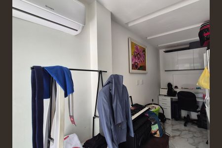 Apartamento à venda com 198m², 3 quartos e 2 vagas Apartamento à venda com 198m², 3 quartos e 2 vagasQuarto 1
