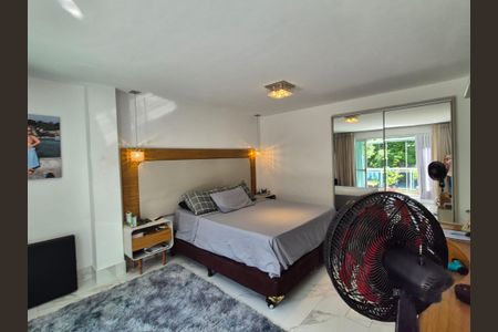 Apartamento à venda com 198m², 3 quartos e 2 vagas Apartamento à venda com 198m², 3 quartos e 2 vagasSuíte