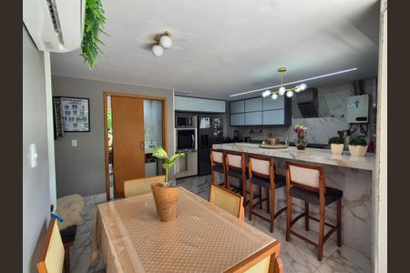 Apartamento à venda com 198m², 3 quartos e 2 vagas Apartamento à venda com 198m², 3 quartos e 2 vagasCozinha