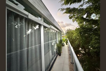 Apartamento à venda com 198m², 3 quartos e 2 vagas Apartamento à venda com 198m², 3 quartos e 2 vagasVaranda