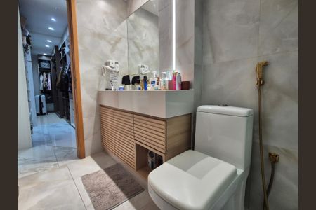 Apartamento à venda com 198m², 3 quartos e 2 vagas Apartamento à venda com 198m², 3 quartos e 2 vagasSuíte
