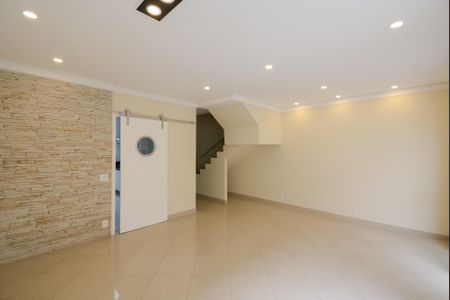 Casa de condomínio à venda com 101m², 3 quartos e 2 vagasSala