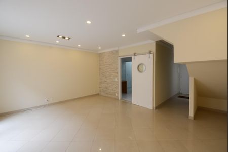 Casa de condomínio à venda com 101m², 3 quartos e 2 vagasSala