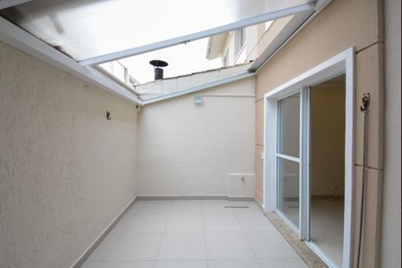 Casa de condomínio à venda com 101m², 3 quartos e 2 vagasQuintal - churrasqueira