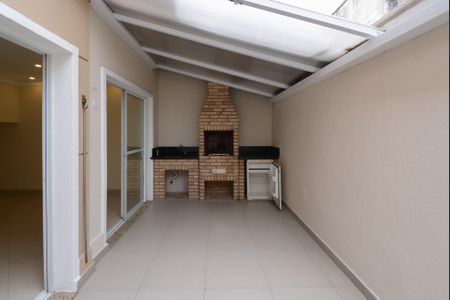 Casa de condomínio à venda com 101m², 3 quartos e 2 vagasQuintal - churrasqueira