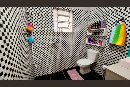 Casa à venda com 300m², 2 quartos e 4 vagas Casa à venda com 300m², 2 quartos e 4 vagasBanheiro Social