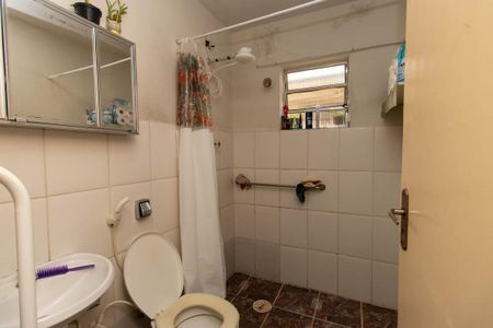 Casa à venda com 244m², 5 quartos e 4 vagasBanheiro 2