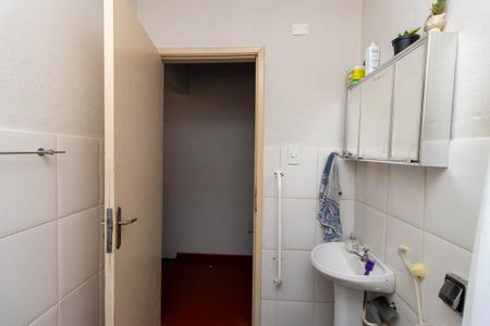 Casa à venda com 244m², 5 quartos e 4 vagasBanheiro 2