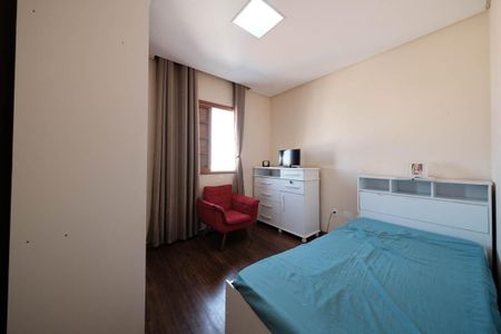 Casa à venda com 200m², 3 quartos e 5 vagasQuarto