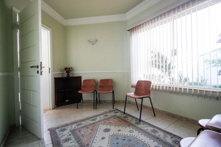 Casa à venda com 280m², 3 quartos e 4 vagasQuarto de serviço 2