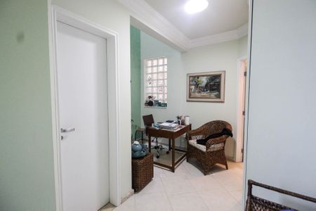 Casa à venda com 280m², 3 quartos e 4 vagasEscritório