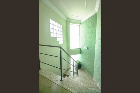 Casa à venda com 280m², 3 quartos e 4 vagasEscada