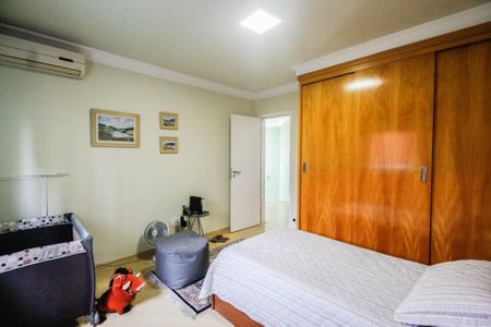Casa à venda com 280m², 3 quartos e 4 vagasQuarto 2