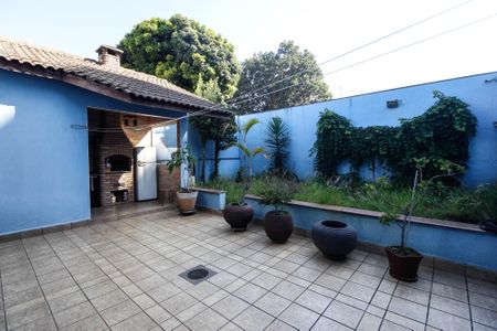 Casa à venda com 280m², 3 quartos e 4 vagasQuintal