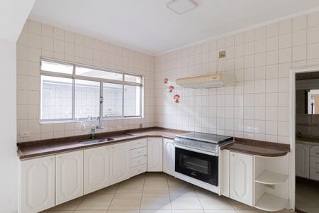 Casa à venda com 227m², 4 quartos e 4 vagas Casa à venda com 227m², 4 quartos e 4 vagasCozinha