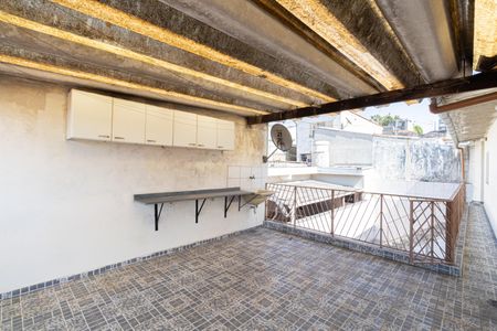 Casa à venda com 227m², 4 quartos e 4 vagas Casa à venda com 227m², 4 quartos e 4 vagasÁrea de Serviço