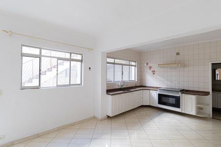 Casa à venda com 227m², 4 quartos e 4 vagas Casa à venda com 227m², 4 quartos e 4 vagasCozinha