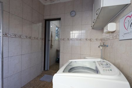 Casa à venda com 330m², 6 quartos e 8 vagasLavanderia - Casa 1