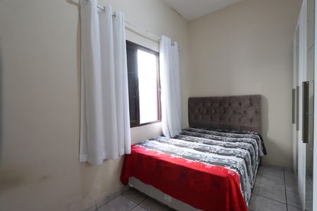 Casa à venda com 330m², 6 quartos e 8 vagasQuarto - Casa 1