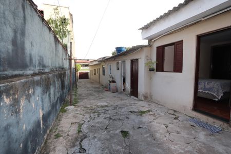 Casa à venda com 330m², 6 quartos e 8 vagasQuintal/Garagem