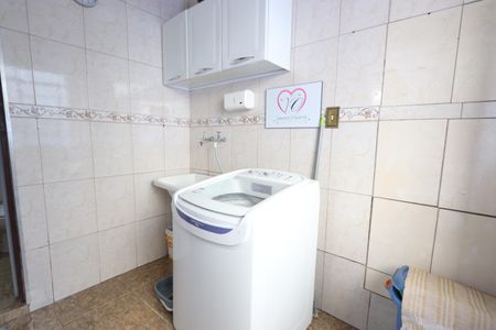 Casa à venda com 330m², 6 quartos e 8 vagasLavanderia - Casa 1