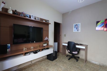 Casa à venda com 330m², 6 quartos e 8 vagasSala - Casa 1