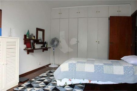 Casa à venda com 380m², 4 quartos e 6 vagas