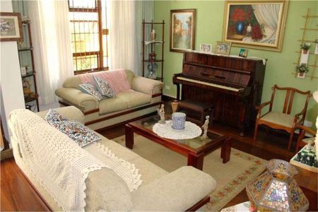 Casa à venda com 380m², 4 quartos e 6 vagas