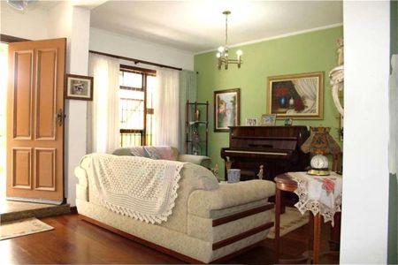 Casa à venda com 380m², 4 quartos e 6 vagas