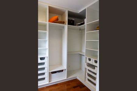 Apartamento para alugar com 115m², 3 quartos e 2 vagas Apartamento para alugar com 115m², 3 quartos e 2 vagasCloset Suíte 2