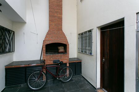 Casa à venda com 300m², 3 quartos e 2 vagasQuintal - Churrasqueira