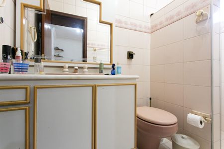 Casa à venda com 300m², 3 quartos e 2 vagasBanheiro da Suíte 2