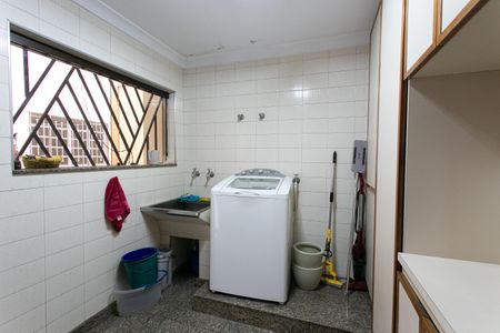 Casa à venda com 300m², 3 quartos e 2 vagasÁrea de Serviço