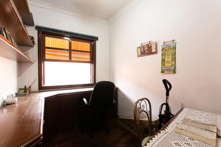 Casa à venda com 300m², 3 quartos e 2 vagasEscritório